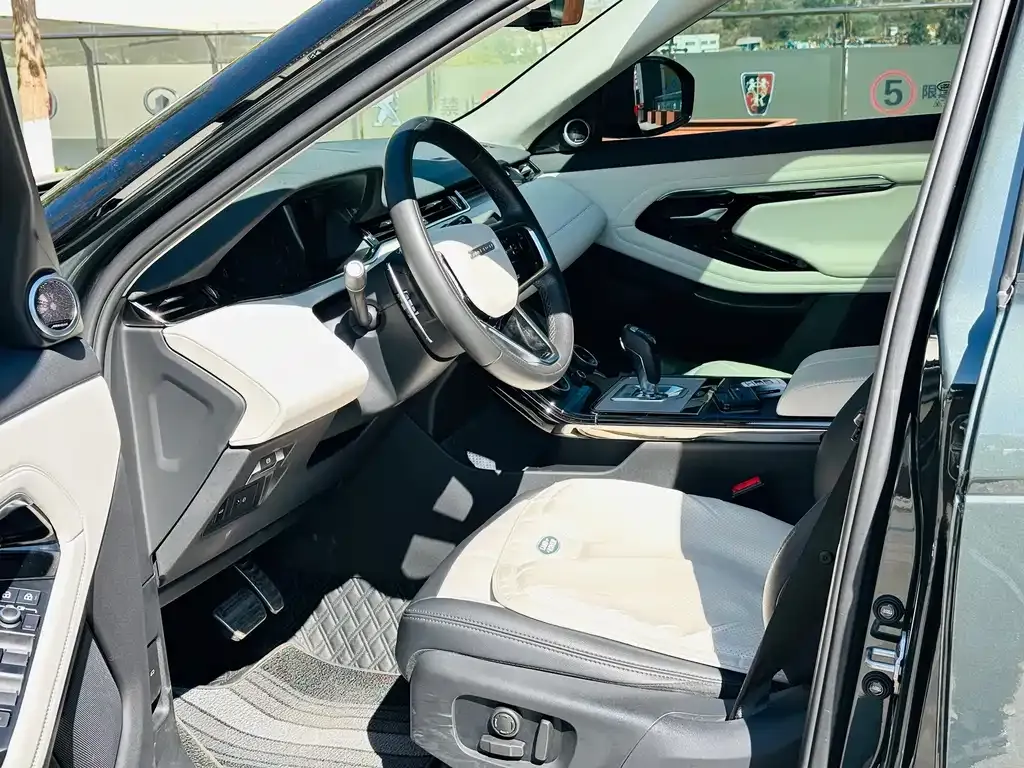 Land Rover Evoque 2023 из CN, фото 4