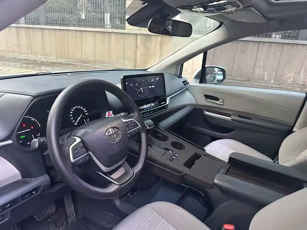Toyota Sienna 2022 из CN, фото 4