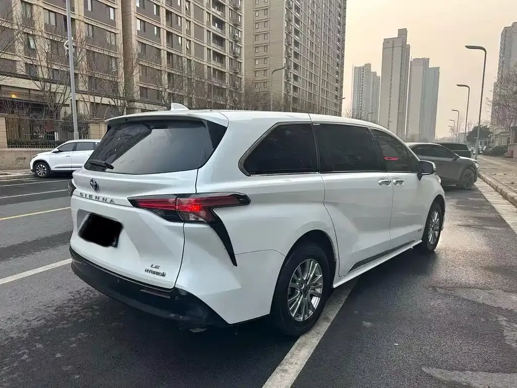 Toyota Sienna 2022 из CN, фото 3