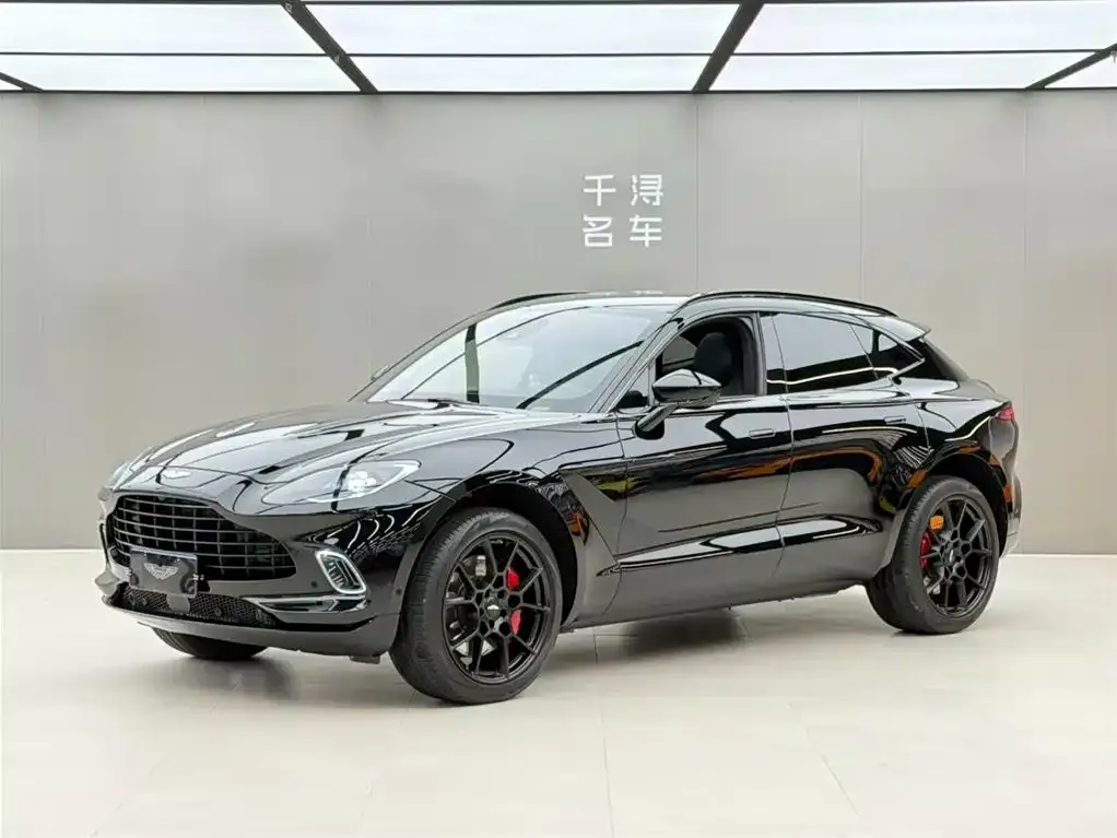 Aston Martin DBX — фото 1