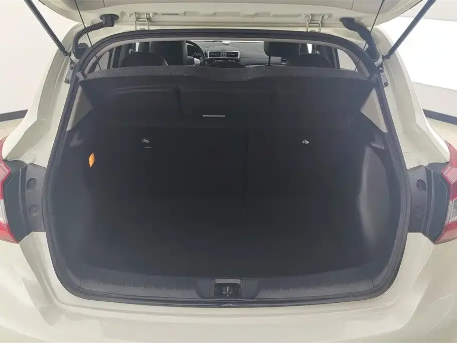 Nissan Tiida — фото 4