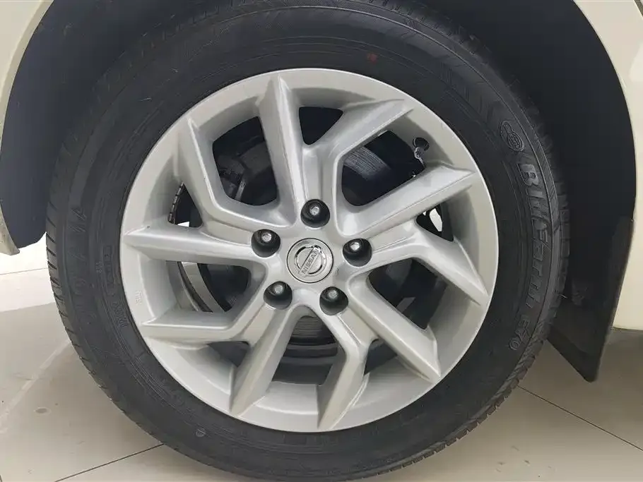 Nissan Tiida — фото 10