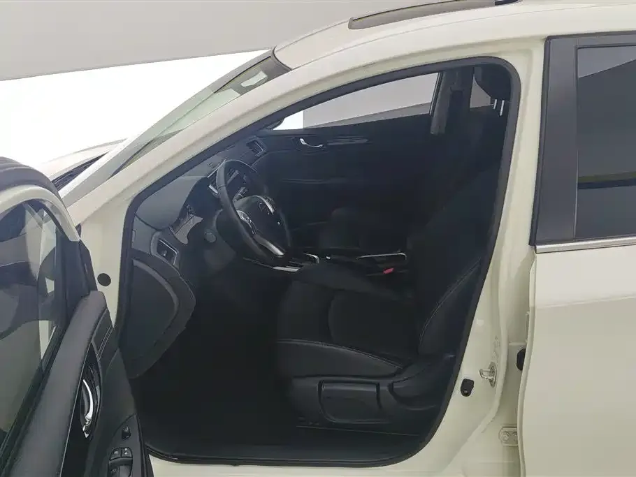 Nissan Tiida — фото 3