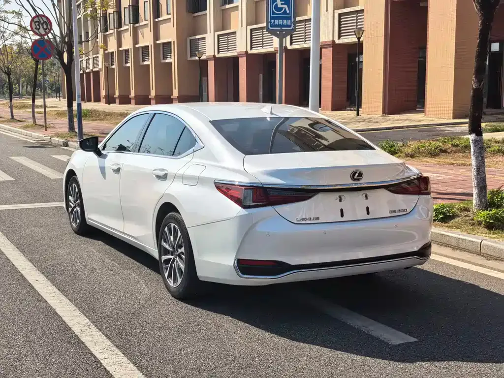 Lexus ES — фото 4