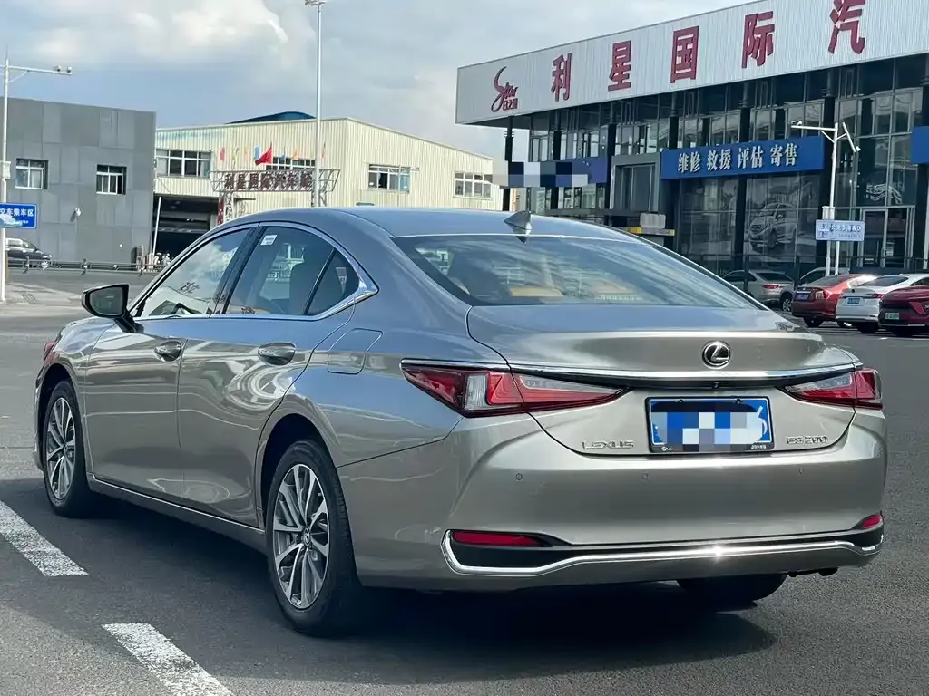 Lexus ES — фото 9