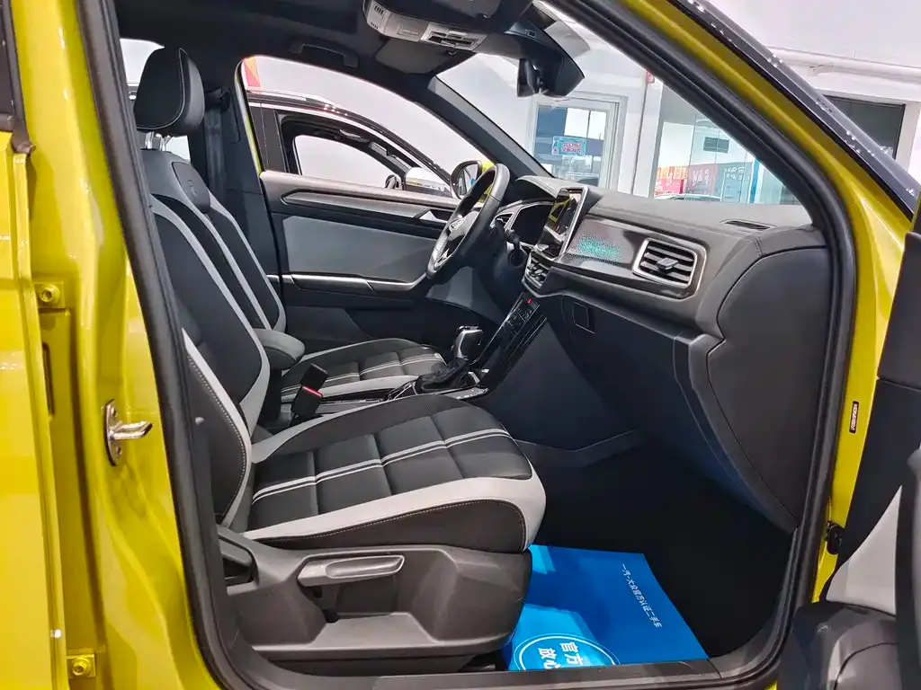 Volkswagen T-Roc 2023 из CN, фото 9