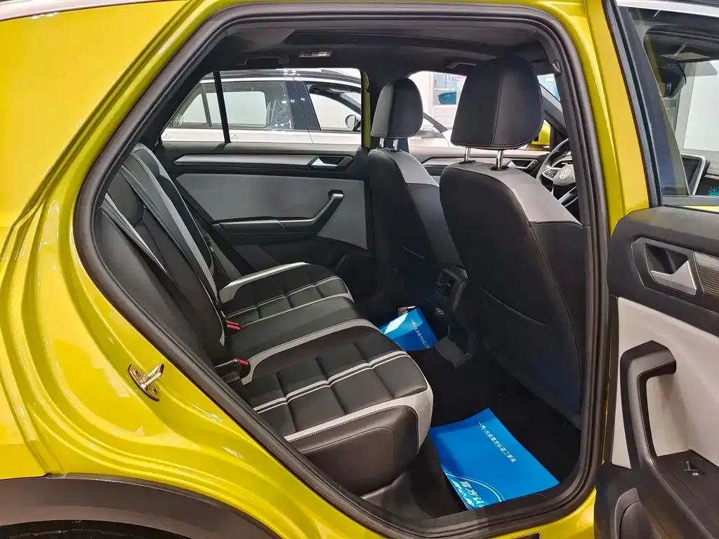Volkswagen T-Roc 2023 из CN, фото 7