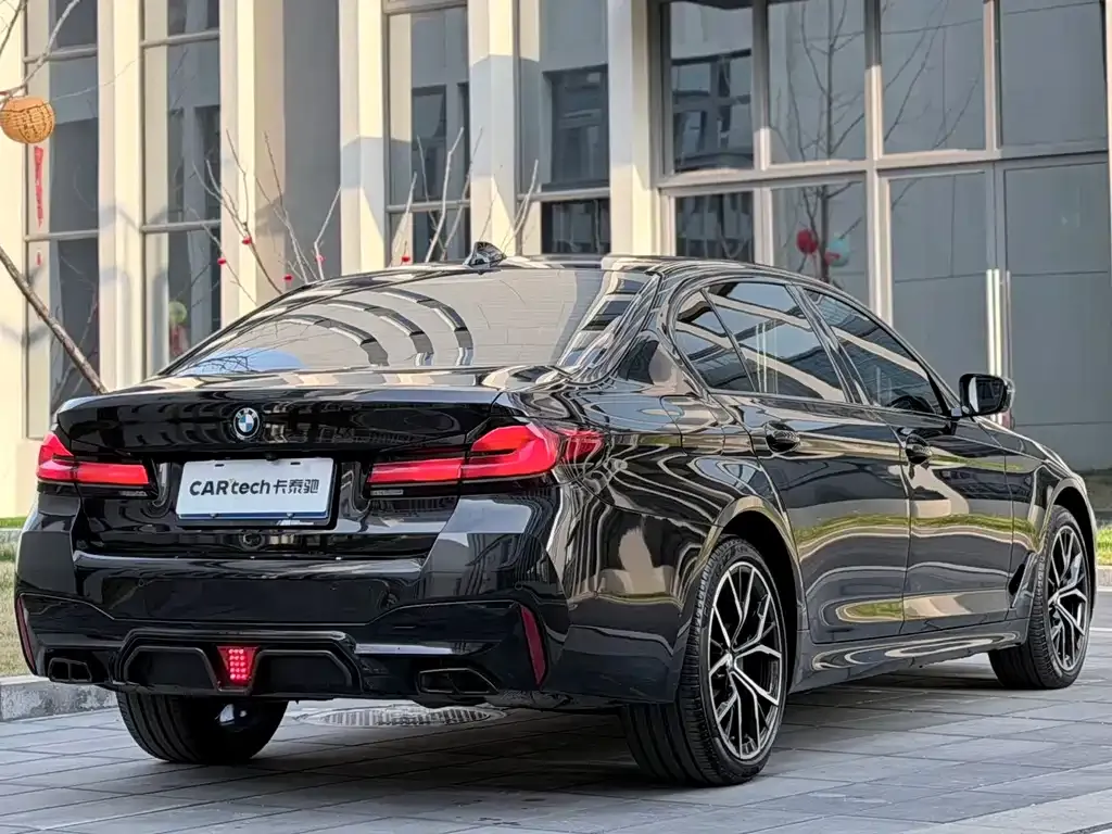 BMW 5 Series — фото 5