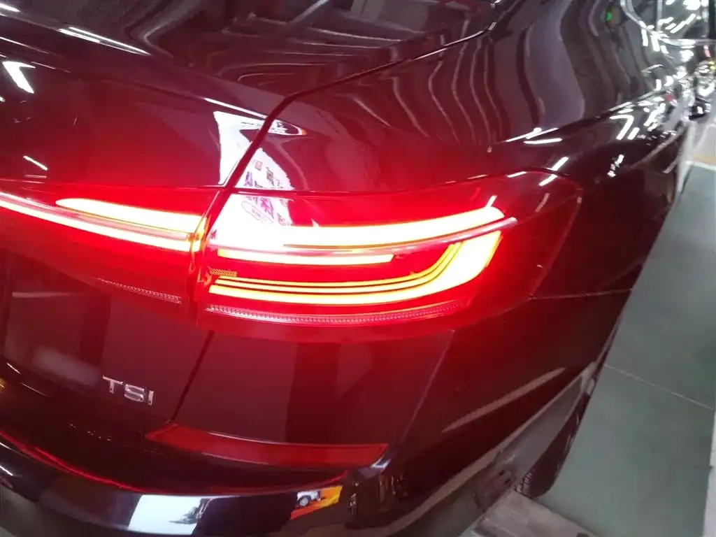 Volkswagen Passat 2022 из CN, фото 2