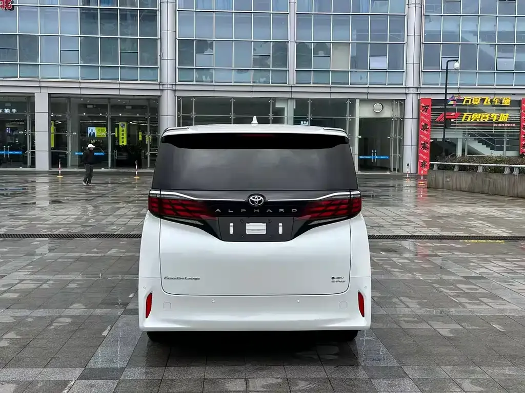 Toyota Alphard — фото 7