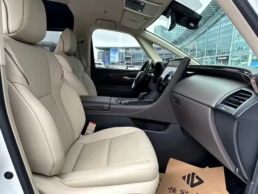 Toyota Alphard — фото 10