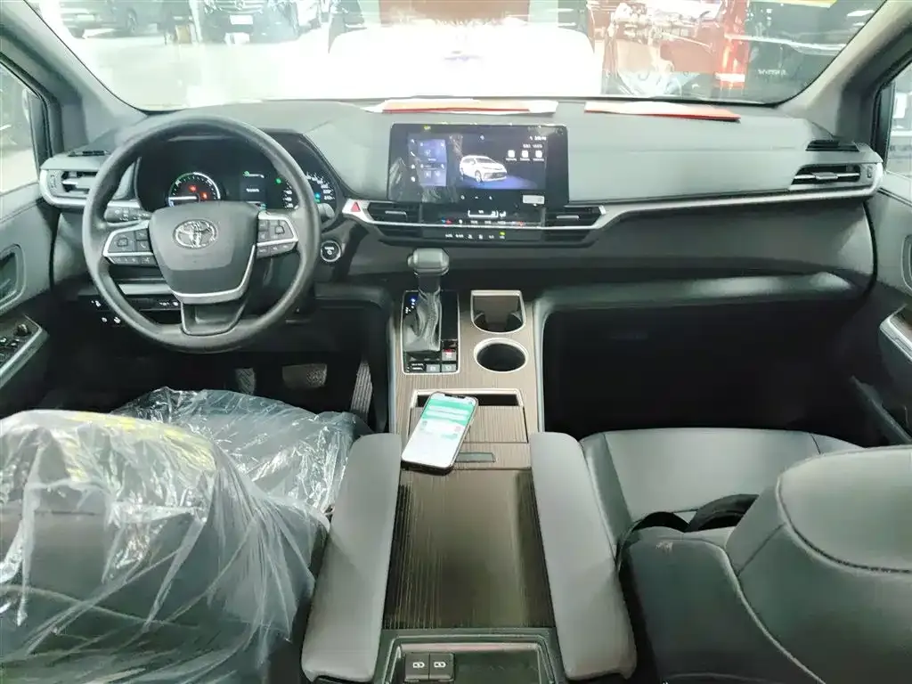 Toyota Granvia — фото 8