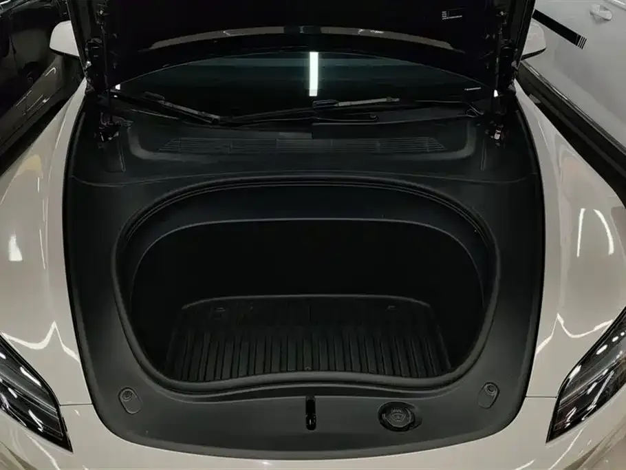 Tesla Model 3 — фото 10