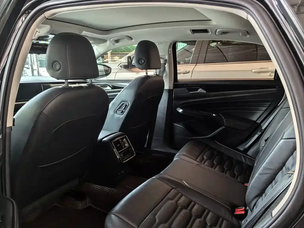 Volkswagen Passat 2021 из CN, фото 6
