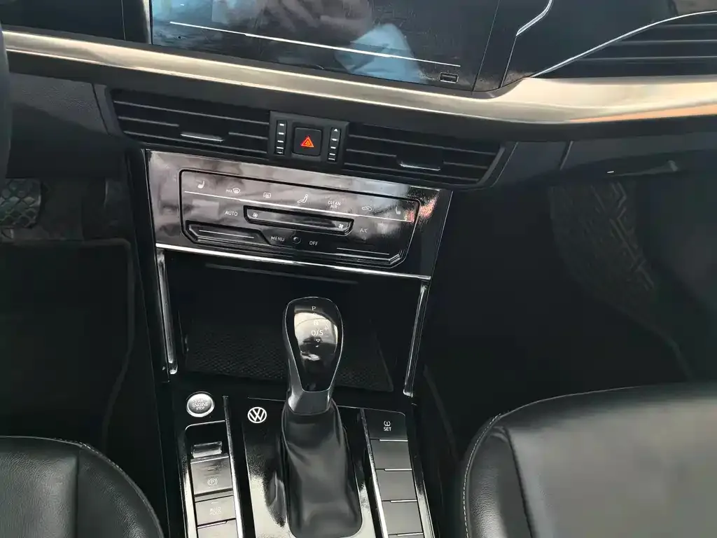Volkswagen Passat 2021 из CN, фото 10
