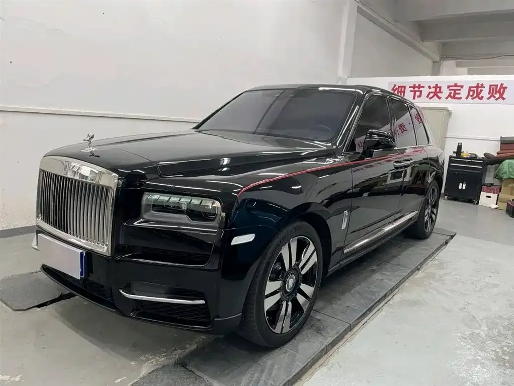 Rolls-Royce Cullinan — фото 1