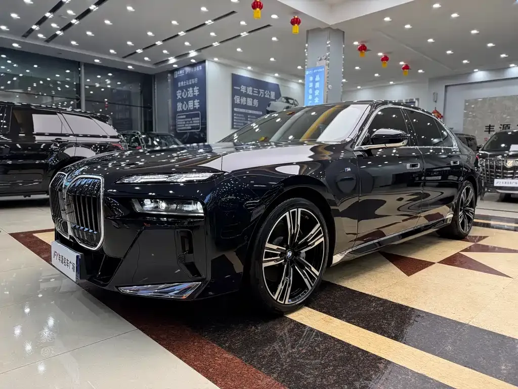 BMW 7 Series — фото 1
