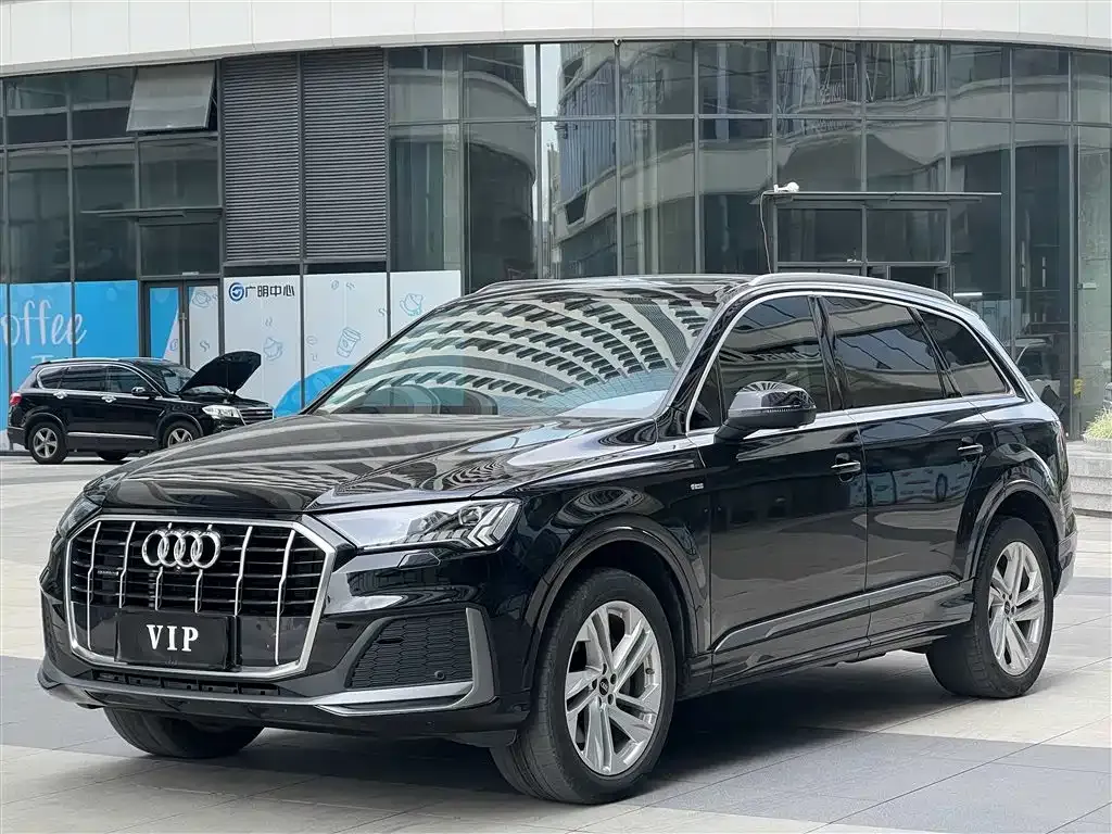 Audi Q7 — фото 1