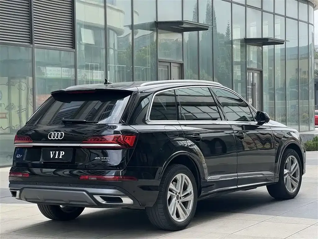 Audi Q7 — фото 7