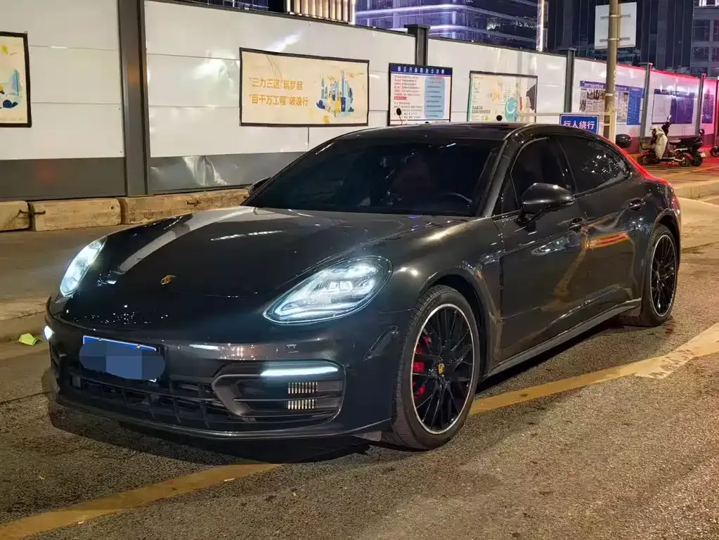 Porsche Panamera — фото 1