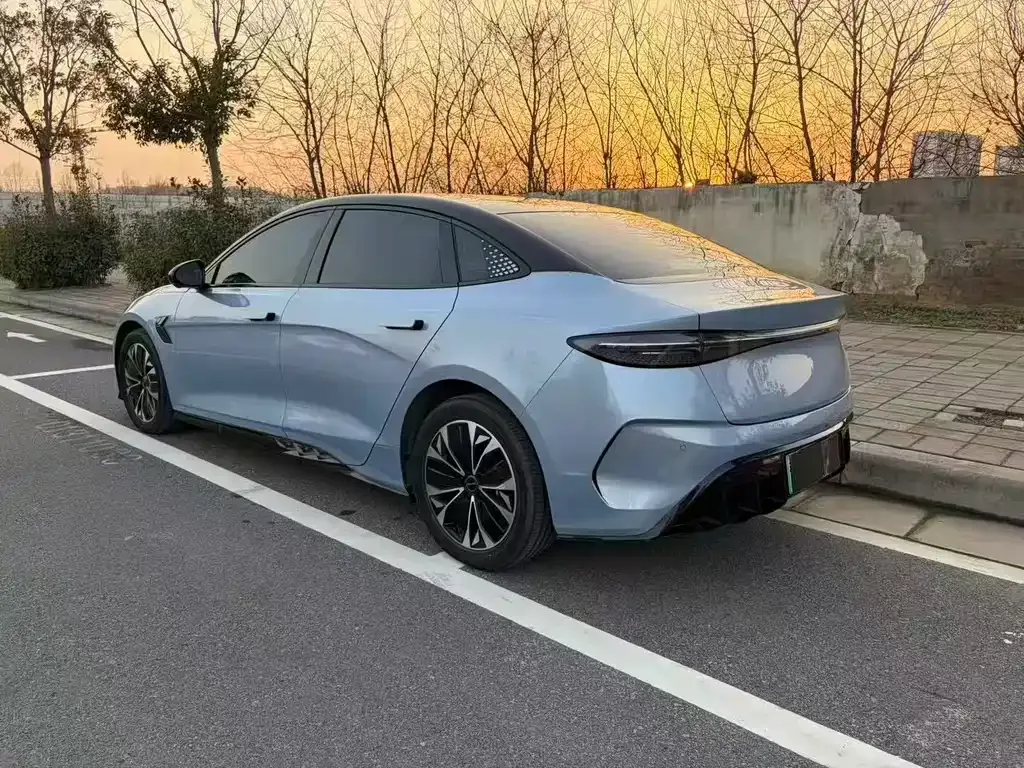 BYD Seal — фото 8