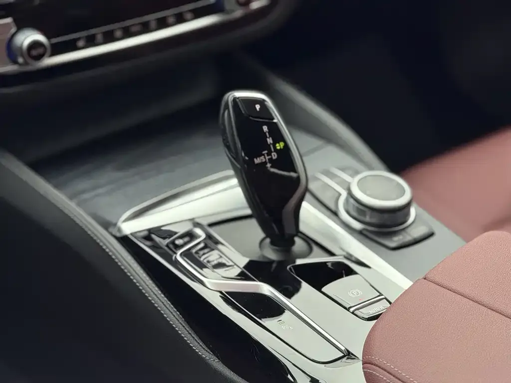 BMW 5 Series — фото 10