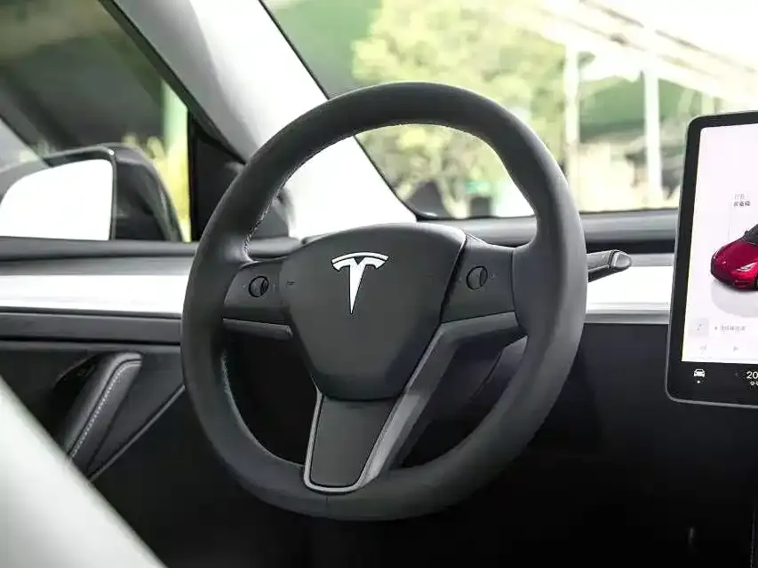 Tesla Model Y — фото 8