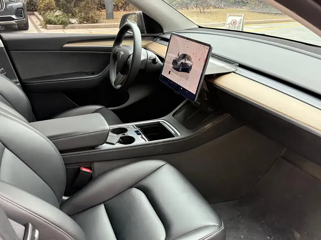 Tesla Model Y — фото 5