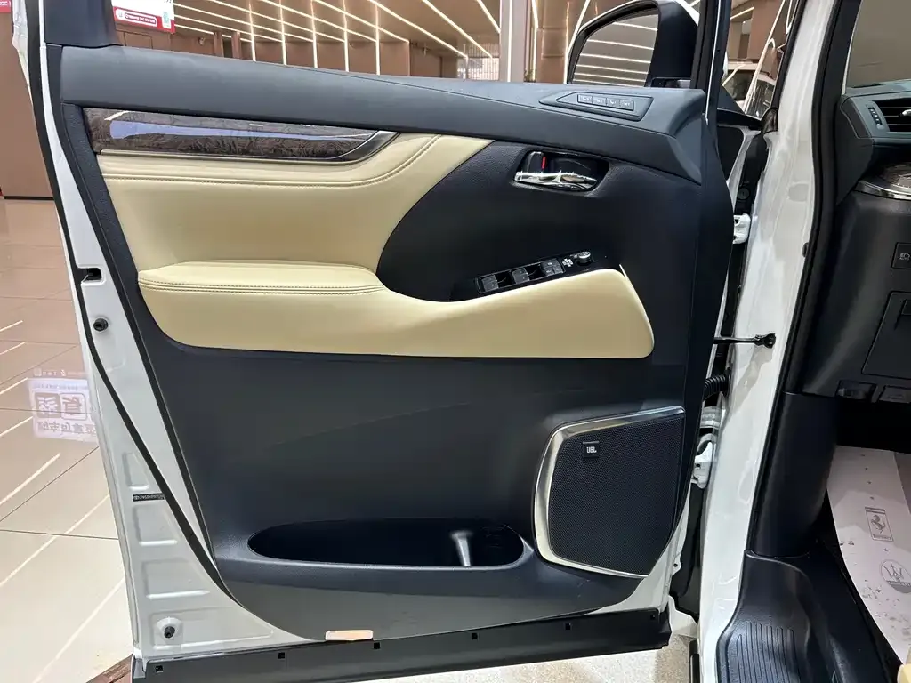 Toyota Alphard 2023 из CN, фото 10