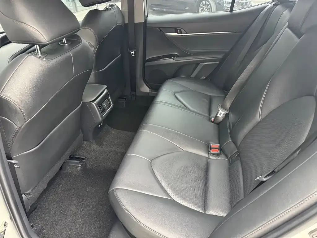 Toyota Camry 2021 из CN, фото 2
