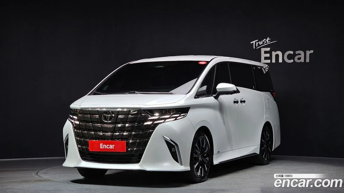 Toyota Alphard — фото 1
