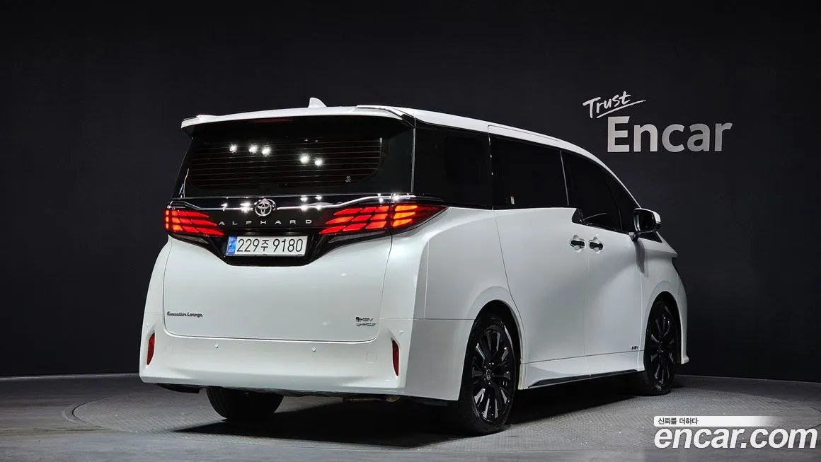 Toyota Alphard — фото 6
