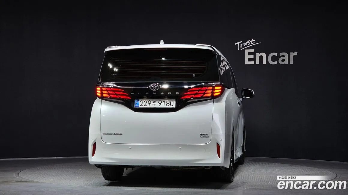 Toyota Alphard — фото 2