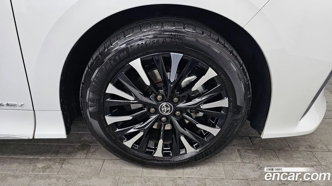 Toyota Alphard — фото 4