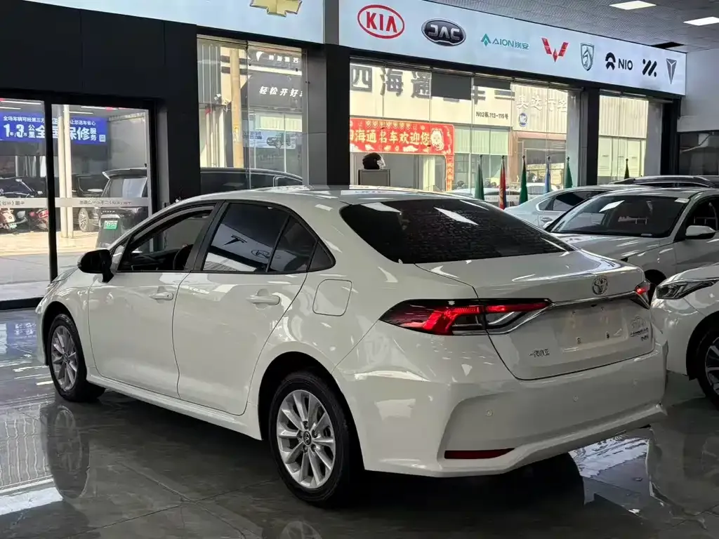 Toyota Corolla — фото 5