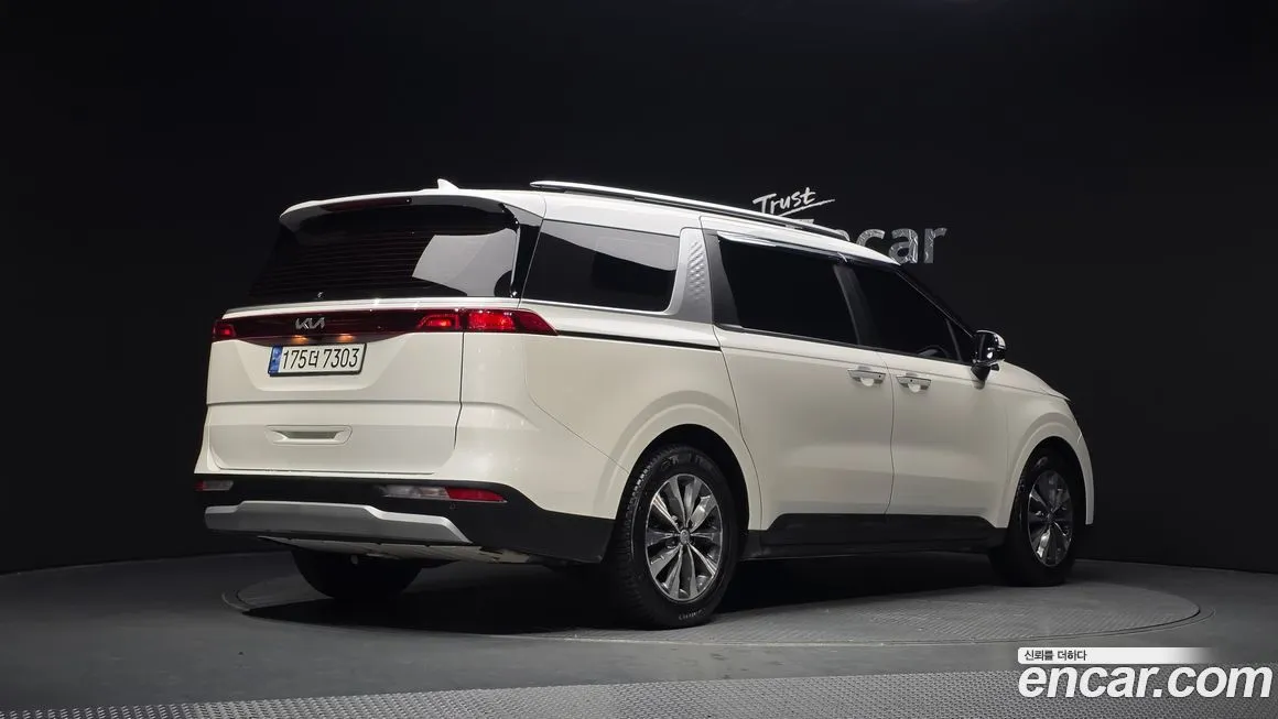 Kia Carnival — фото 7