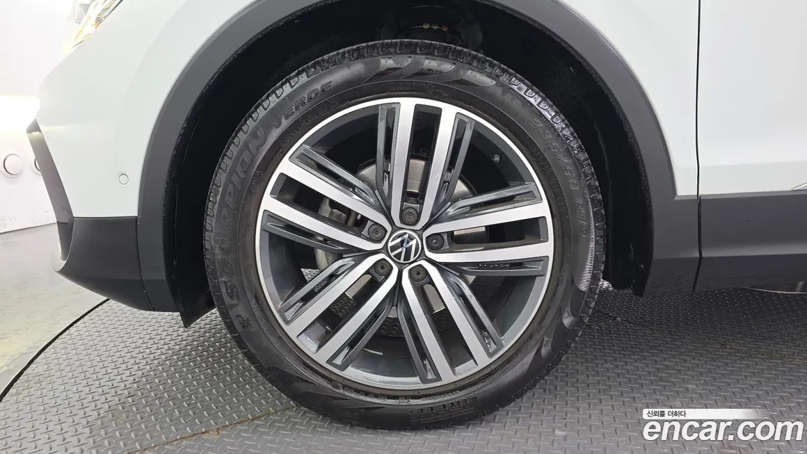 Volkswagen Tiguan — фото 8