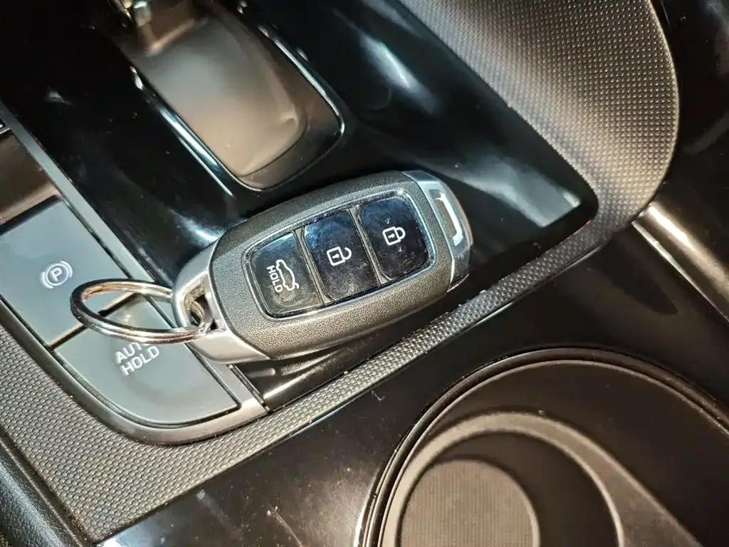 Hyundai Elantra 2023 из CN, фото 9