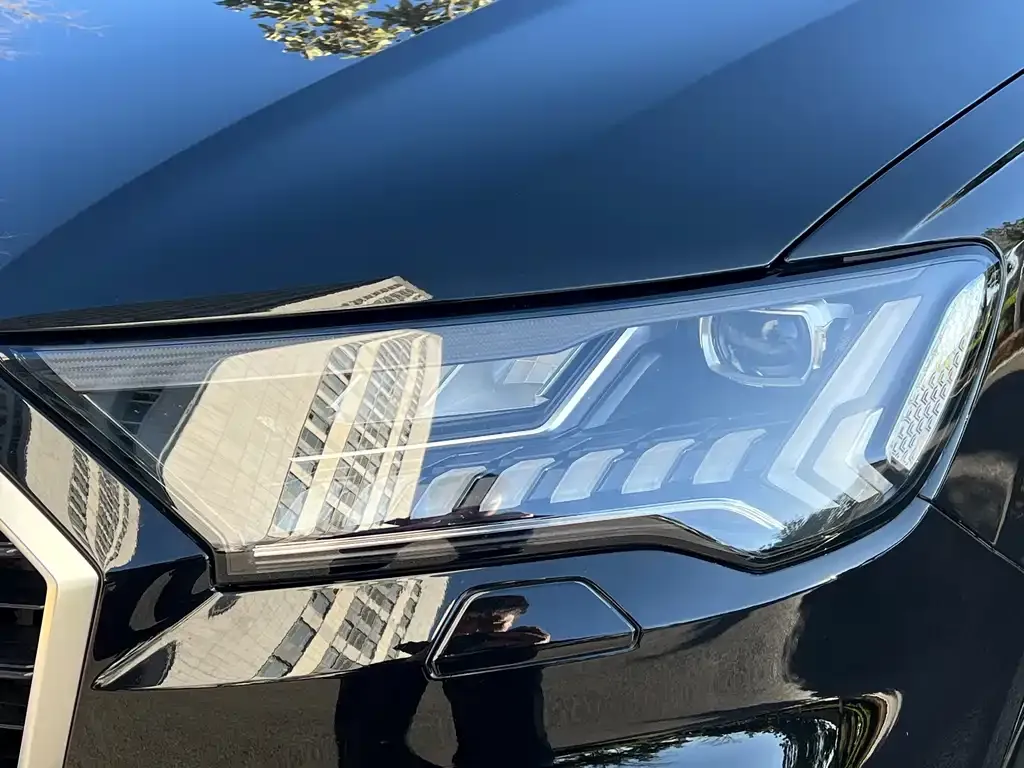Audi Q7 2023 из CN, фото 7