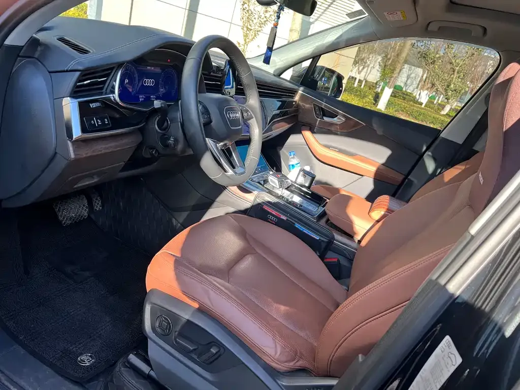 Audi Q7 2023 из CN, фото 2