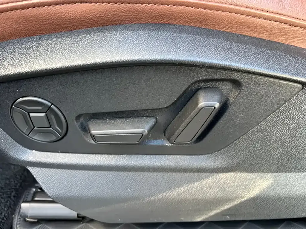 Audi Q7 2023 из CN, фото 5