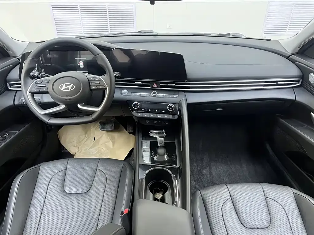 Hyundai Elantra — фото 4