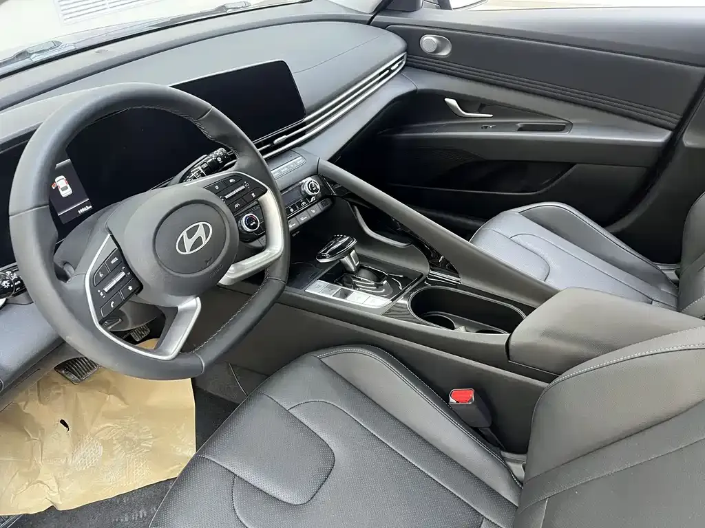 Hyundai Elantra — фото 8