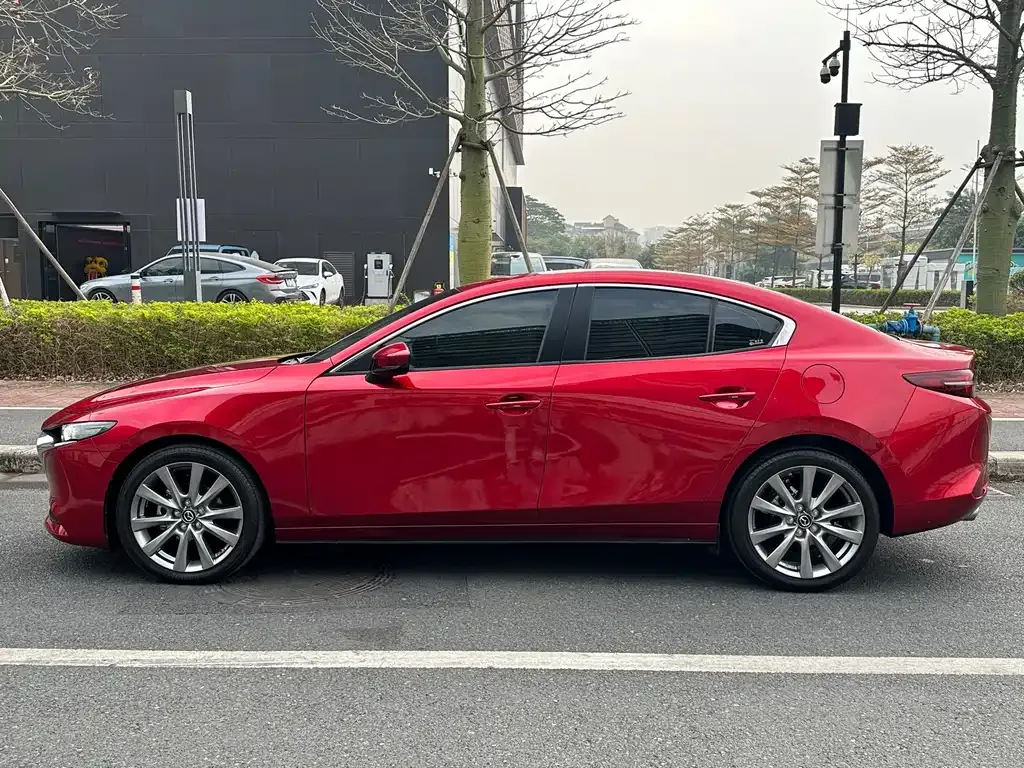 Mazda 3 Axela — фото 3