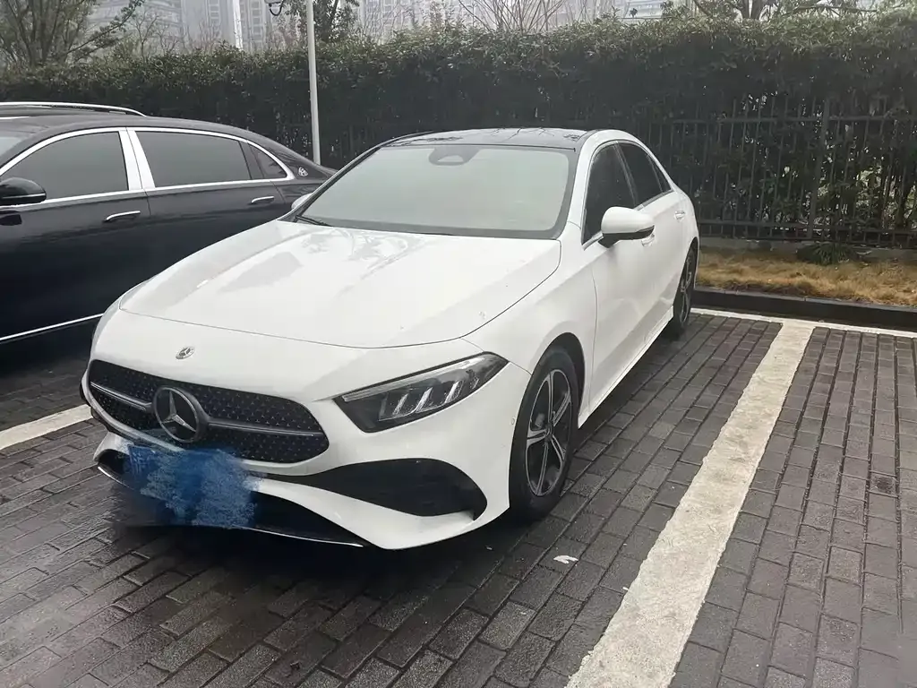 Mercedes-Benz A-Class 2023 из CN, фото 1