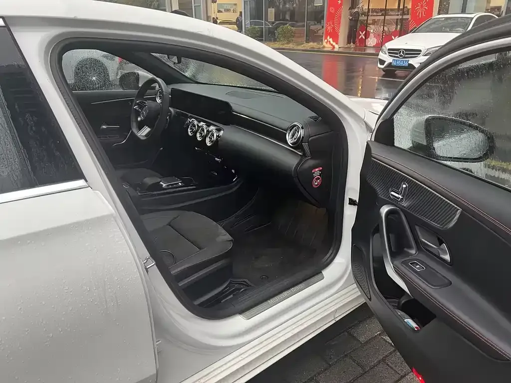 Mercedes-Benz A-Class 2023 из CN, фото 3