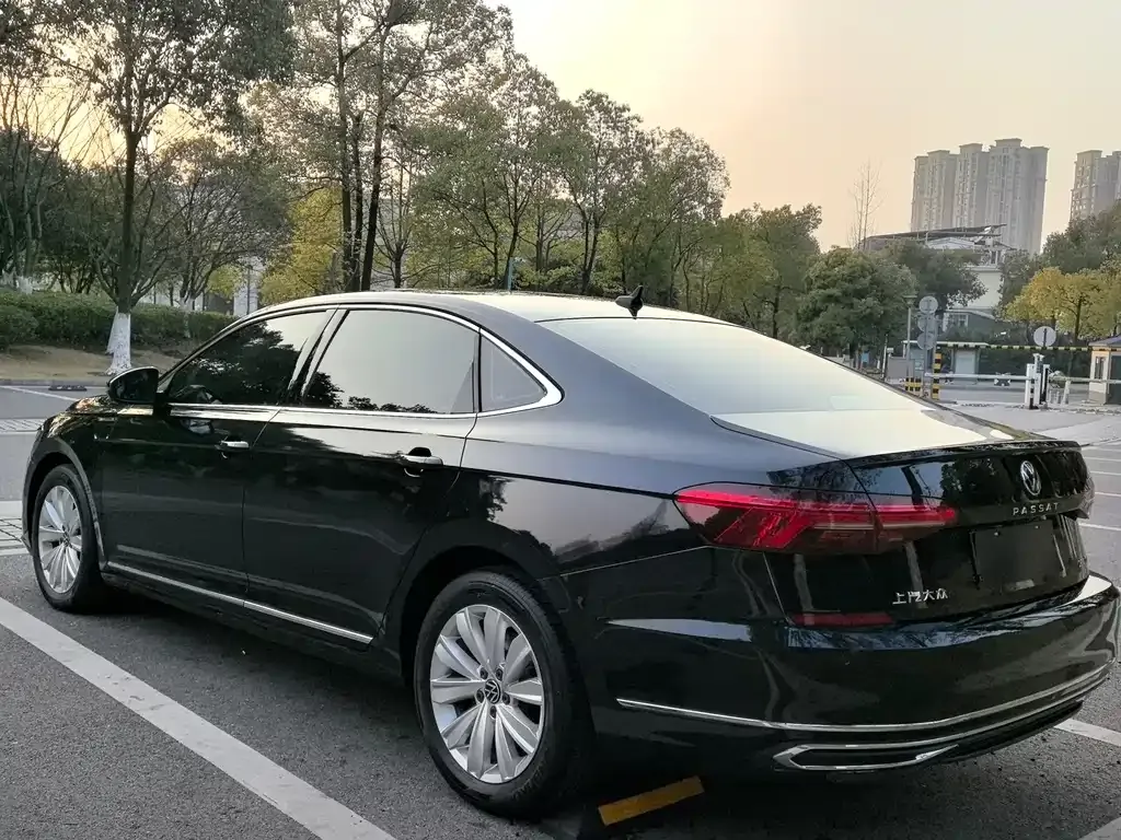 Volkswagen Passat — фото 8