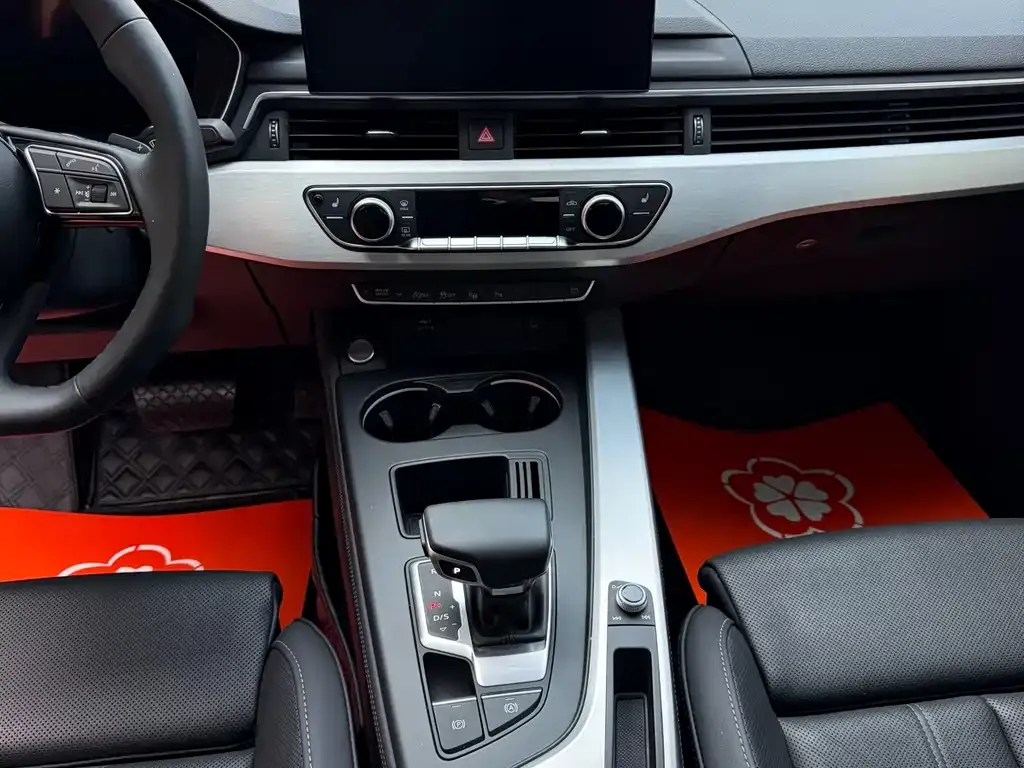 Audi A4L 2022 из CN, фото 5