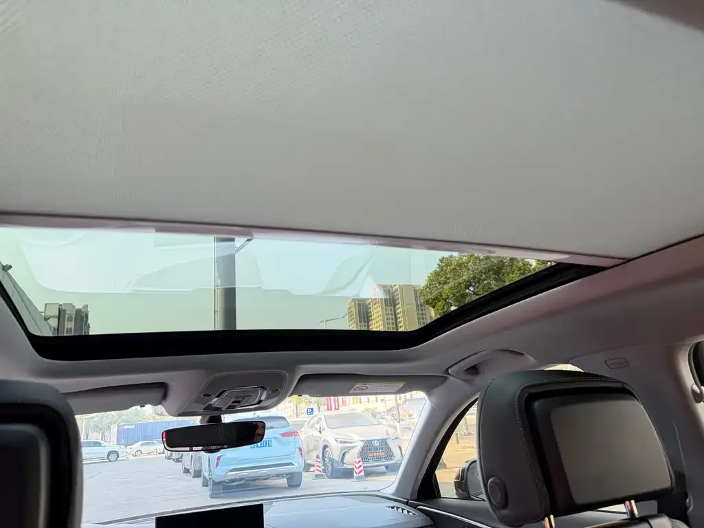 Audi A4L 2022 из CN, фото 2