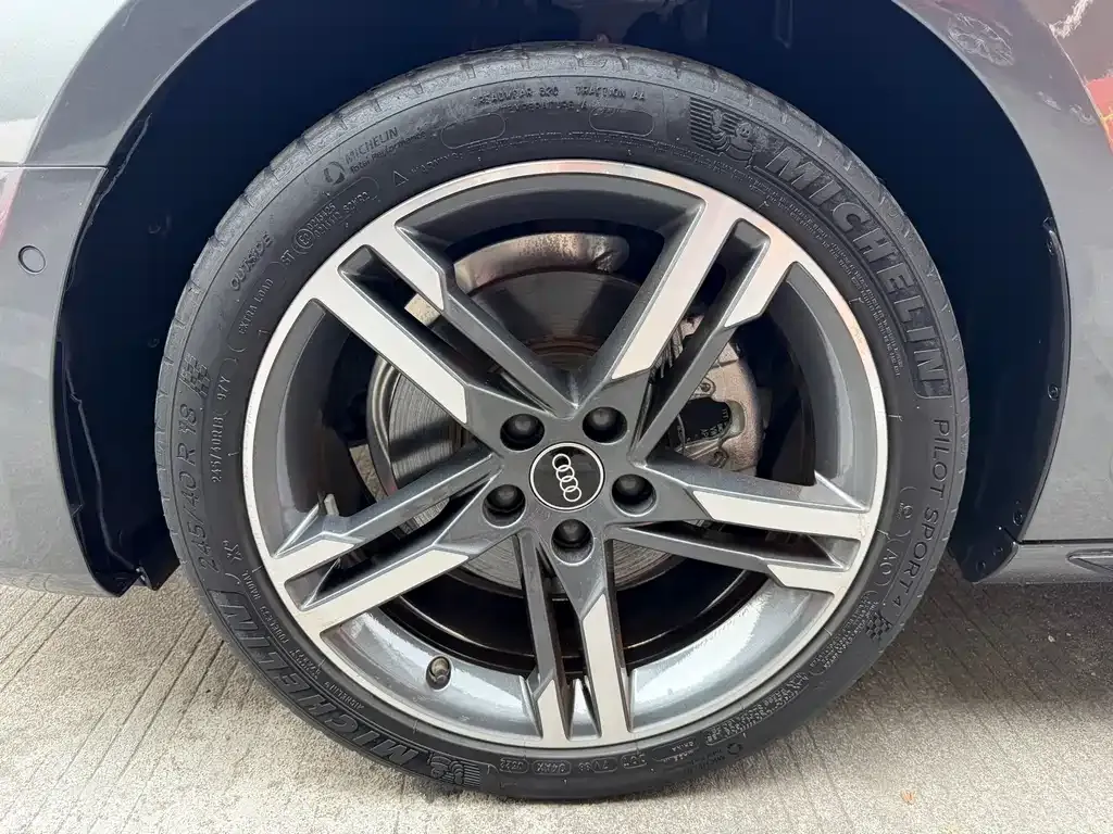 Audi A4L 2022 из CN, фото 8